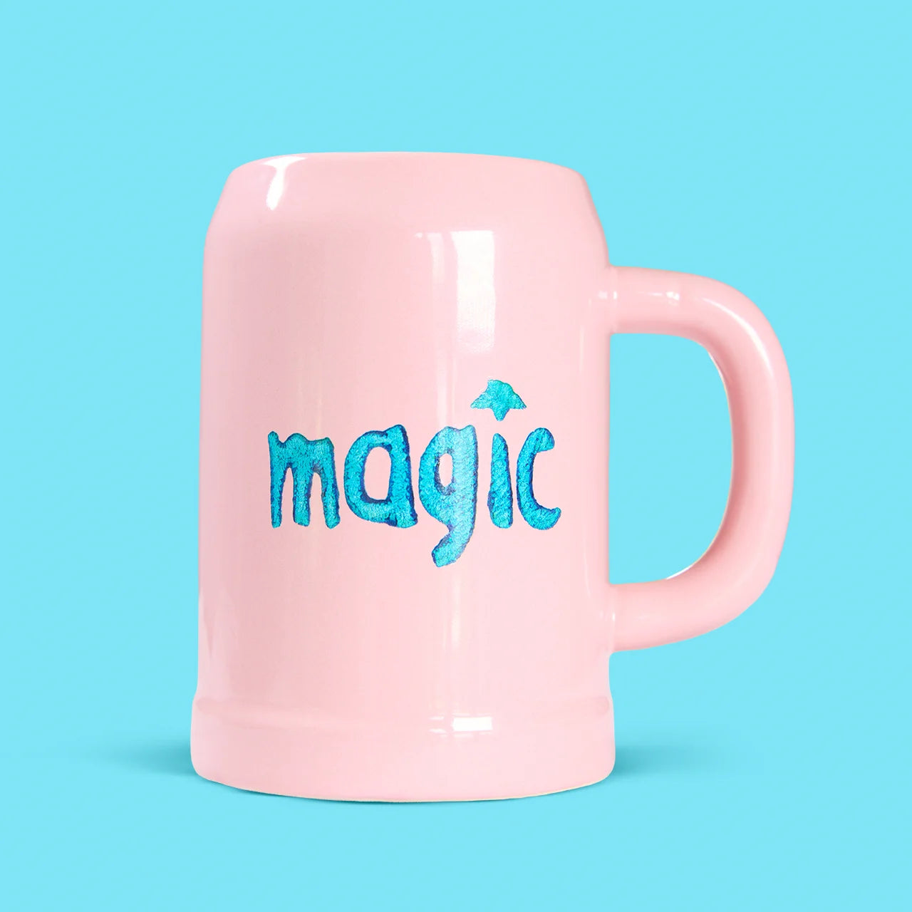Bierkrug in Rosa mit Aufschrift LOVE und MAGIC
