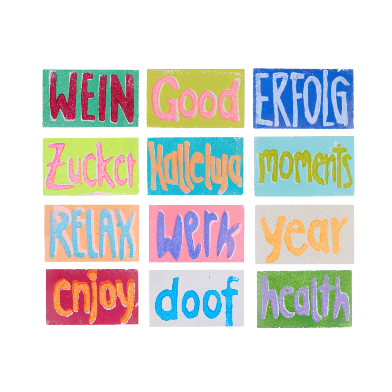 Übersicht über 12 Holztäfelchen in bunten Farben mit den Prints WEIN, Good, ERFOLG, Zucker, Halleluja, moments, RELAX, Werk, year, enjoy, doof, health